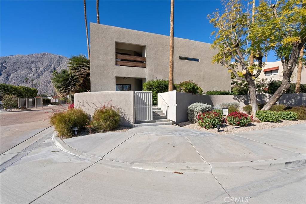 Palm Springs, CA 92262,255 S Avenida Caballeros #306