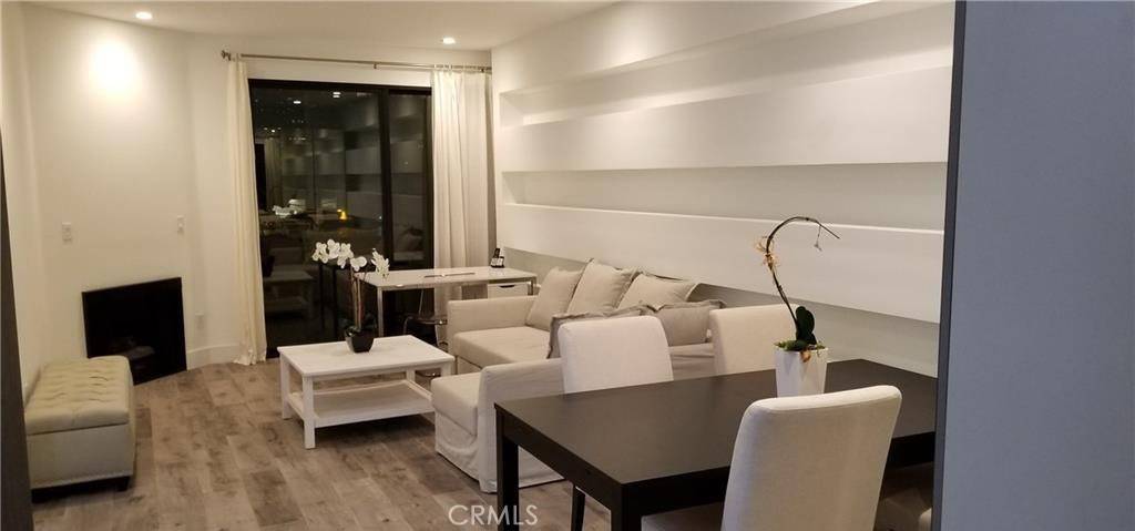 West Hollywood, CA 90048,8811 Burton WAY #215