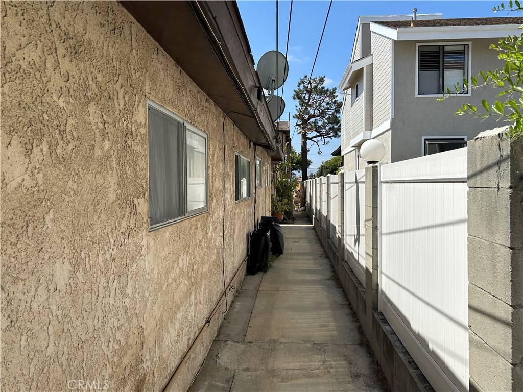 Redondo Beach, CA 90278,1920 Rockefeller LN