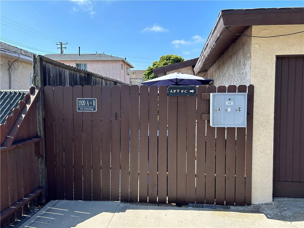 Redondo Beach, CA 90278,1920 Rockefeller LN