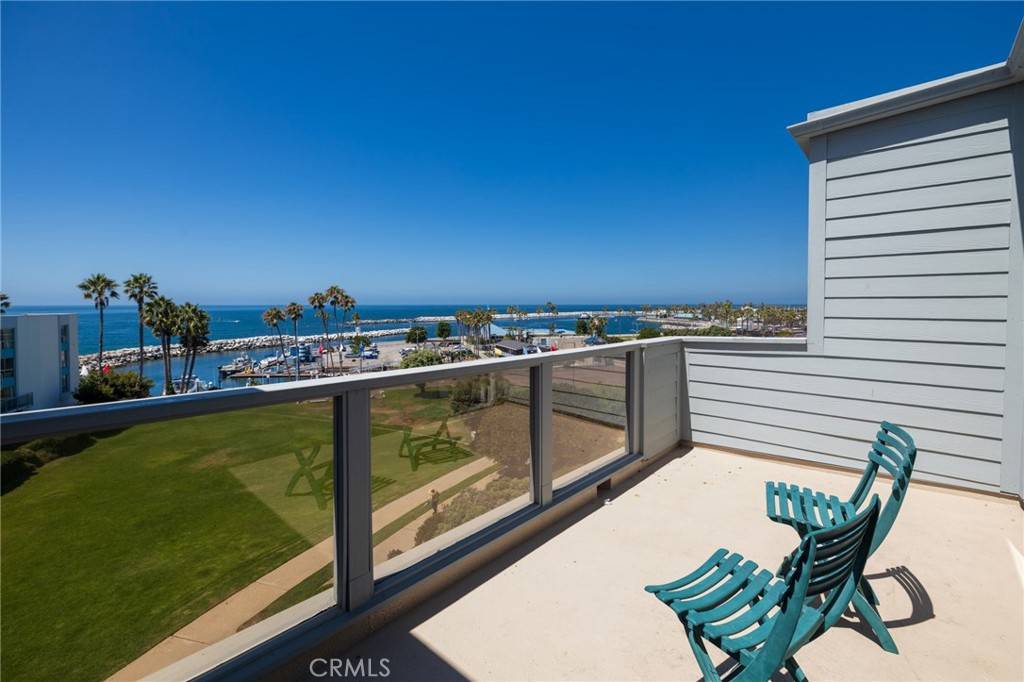 Redondo Beach, CA 90277,250 The Village #305