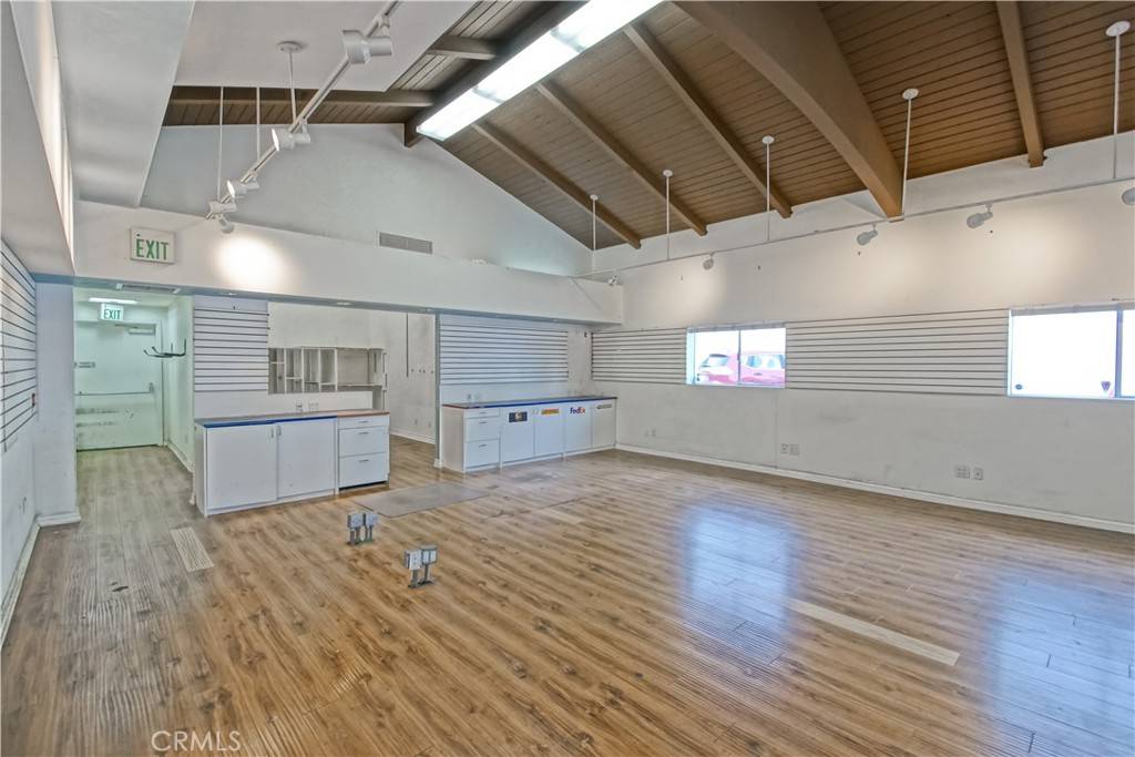 Manhattan Beach, CA 90266,2711 N Sepulveda BLVD