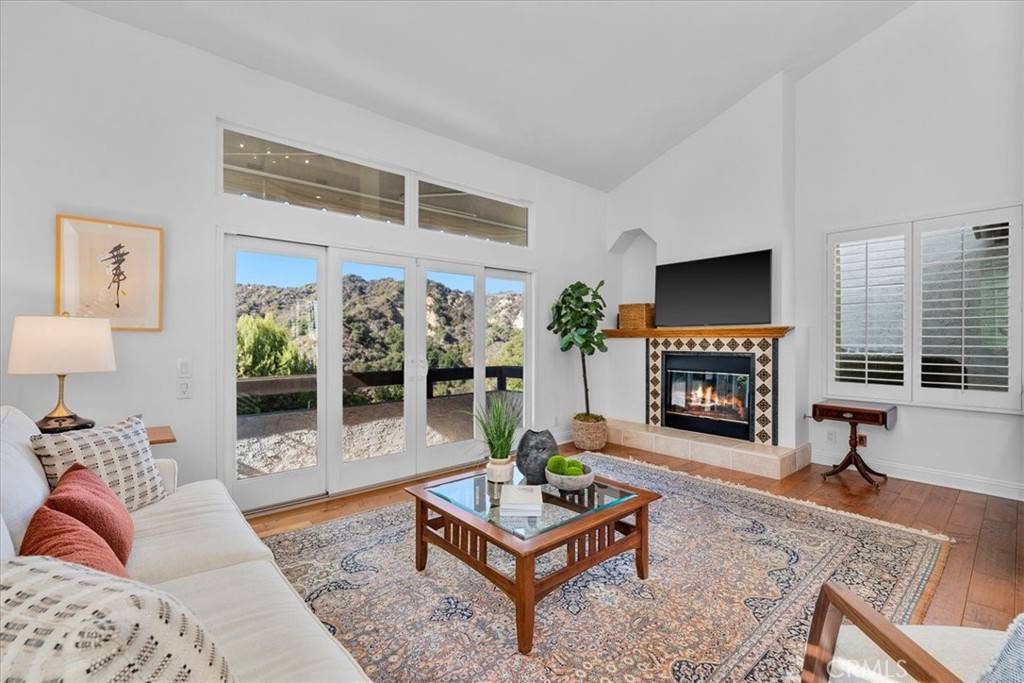 Pacific Palisades, CA 90272,1633 Michael LN