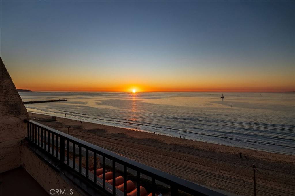 Redondo Beach, CA 90277,555 Esplanade #320