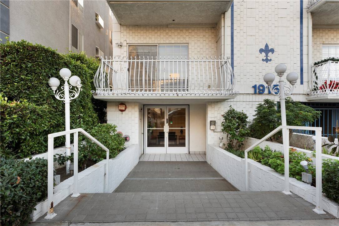 Los Angeles, CA 90025,1915 Malcolm Avenue #302