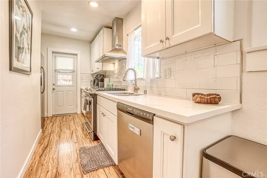 1075 Coronado AVE Long Beach, CA 90804