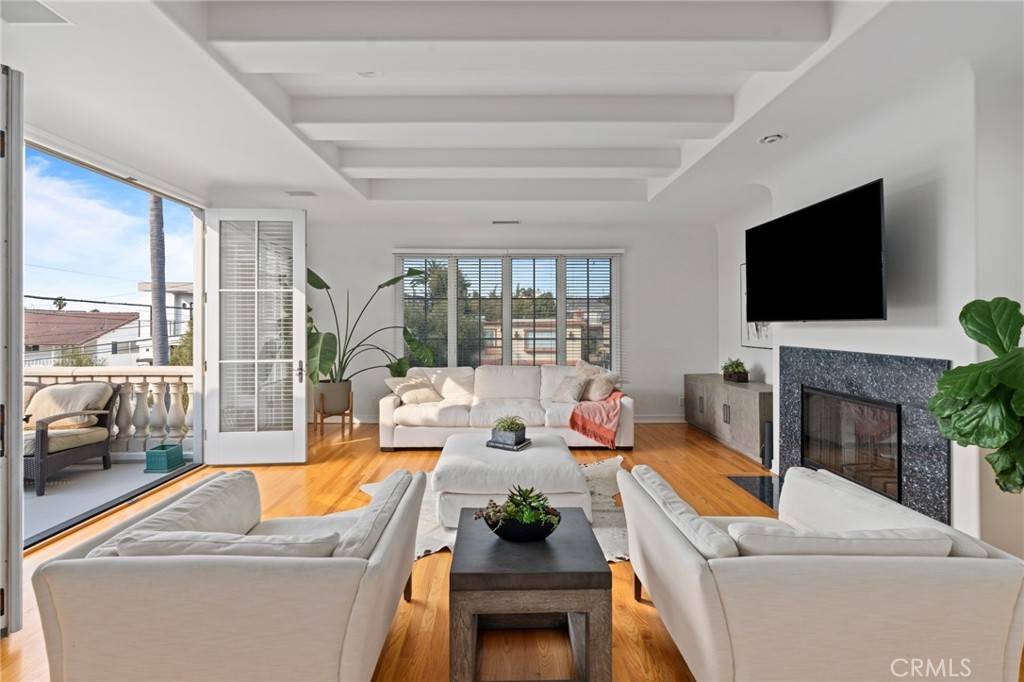 Hermosa Beach, CA 90254,1002 5th ST