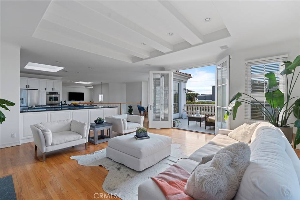 Hermosa Beach, CA 90254,1002 5th ST