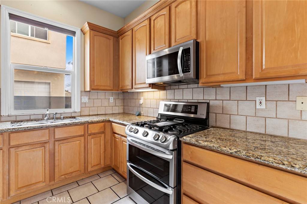 Los Alamitos, CA 90720,4224 Green AVE #8