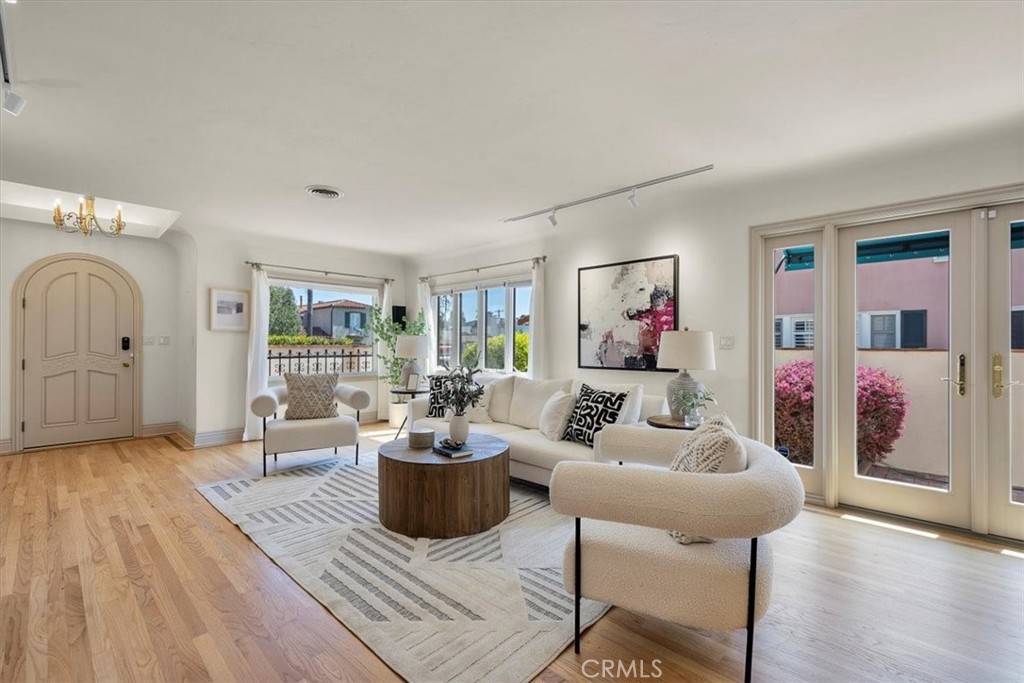 Long Beach, CA 90803,243 Park AVE