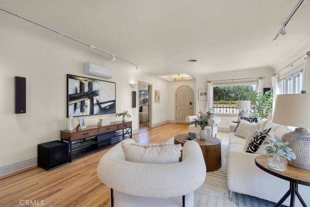 Long Beach, CA 90803,243 Park AVE
