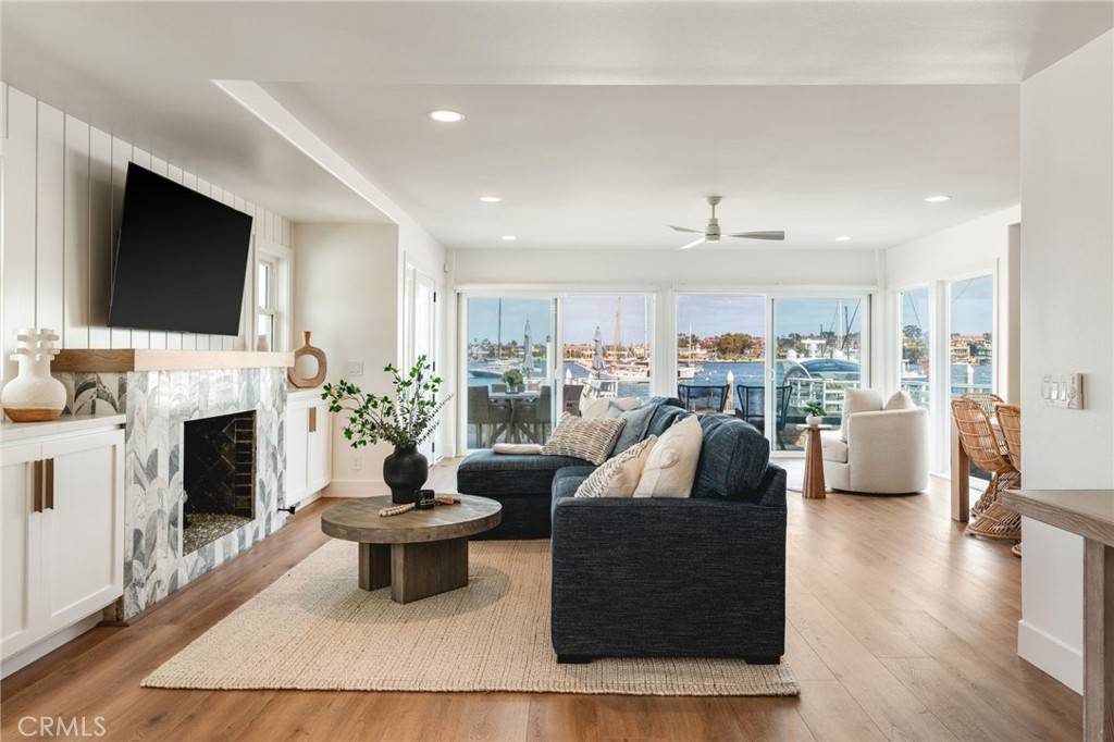 Newport Beach, CA 92661,207 E Edgewater AVE