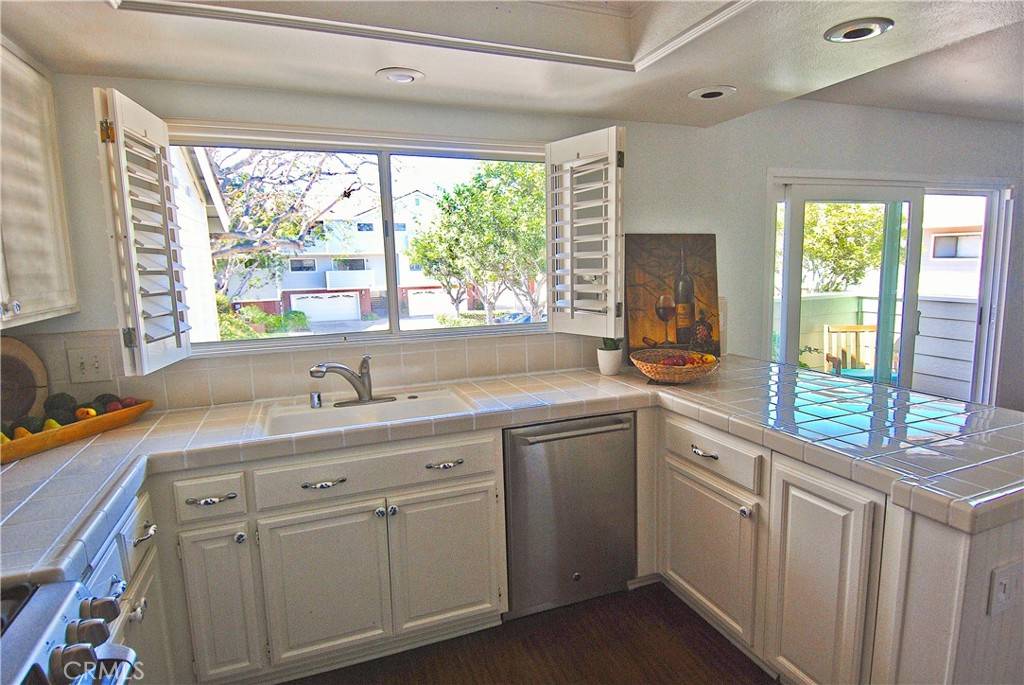 Manhattan Beach, CA 90266,27 Tiburon CT