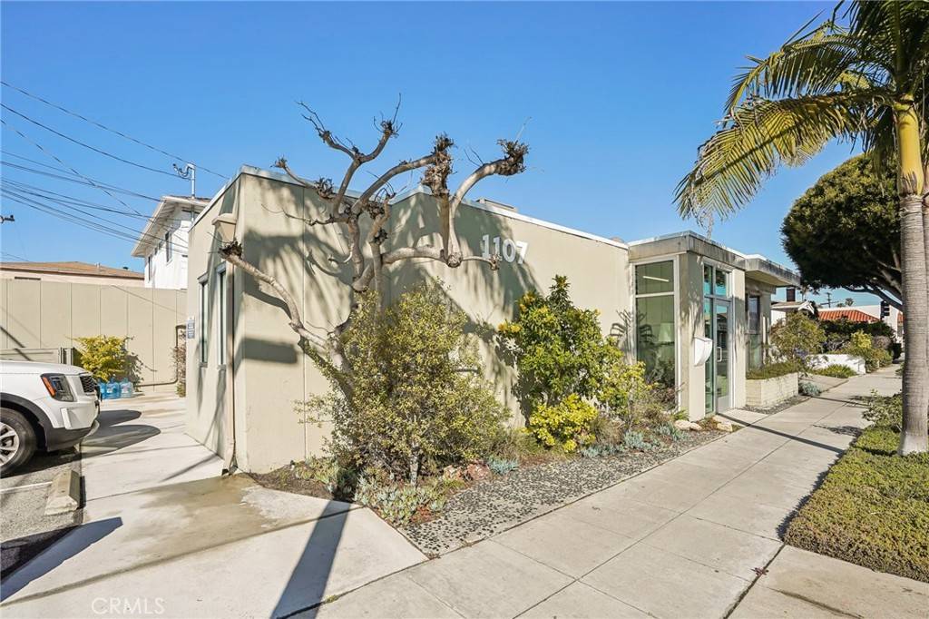 Redondo Beach, CA 90277,1107 S Pacific Coast