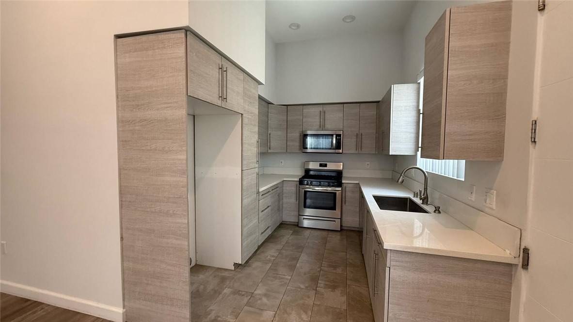 San Pedro, CA 90732,1354 W 9th ST #1