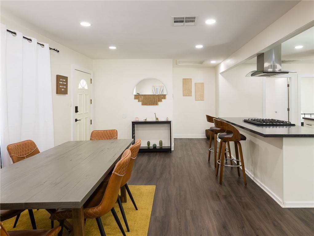 Hawthorne, CA 90304,5518 W 117th ST