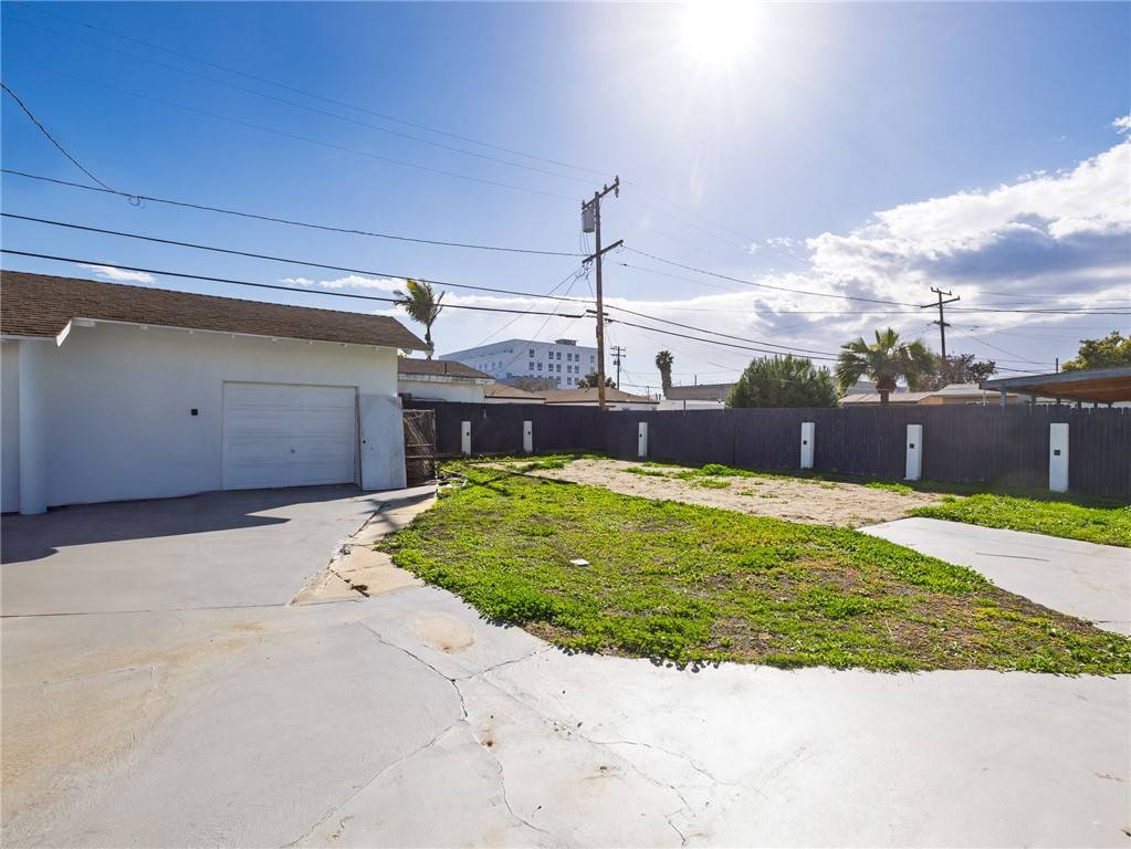 Hawthorne, CA 90304,5518 W 117th ST