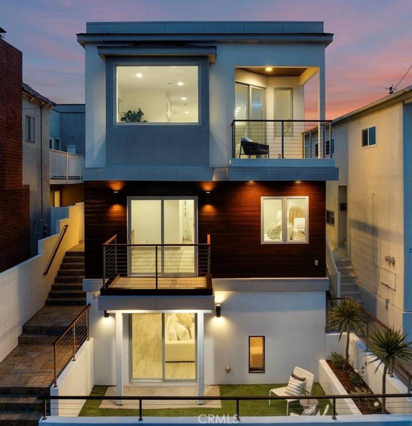 Hermosa Beach, CA 90254,300 28th ST