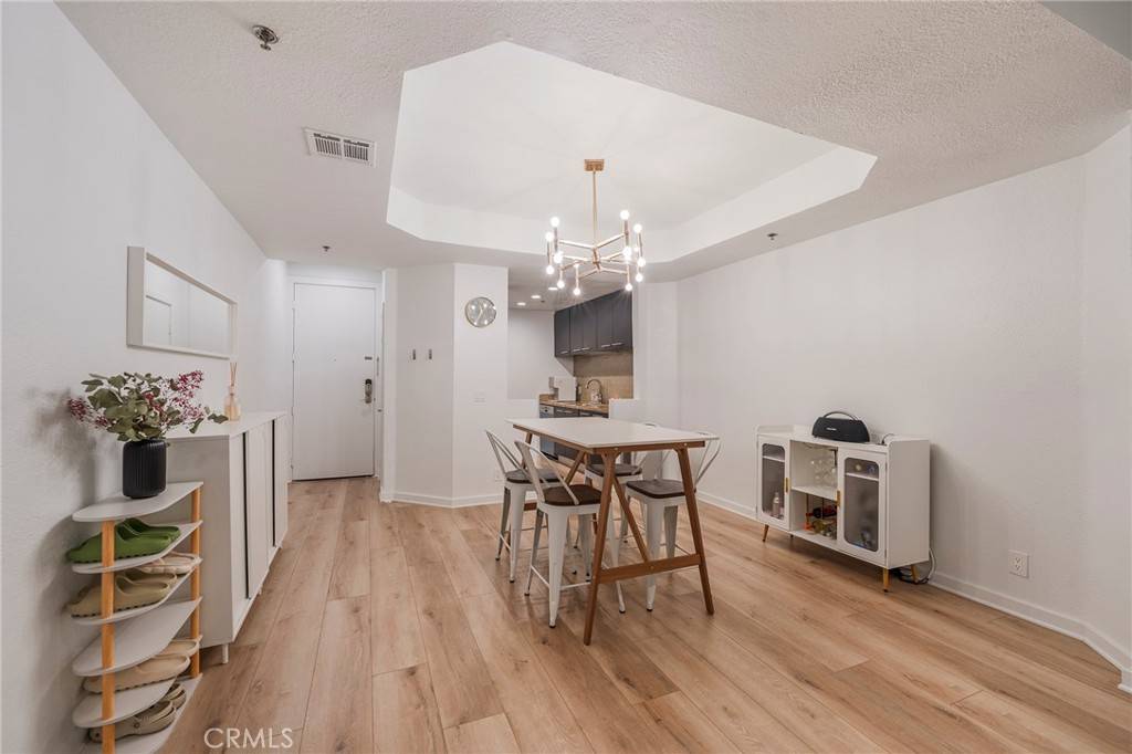 Los Angeles, CA 90004,585 N Rossmore AVE #209