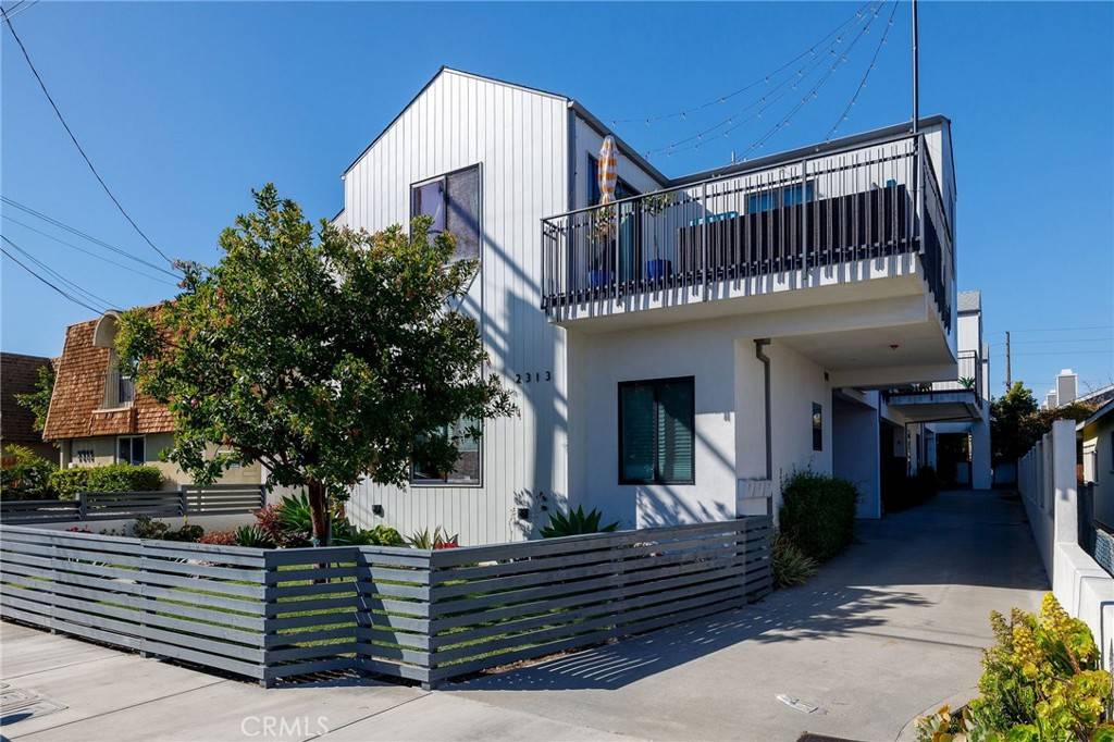 Redondo Beach, CA 90278,2313 Carnegie LN #B