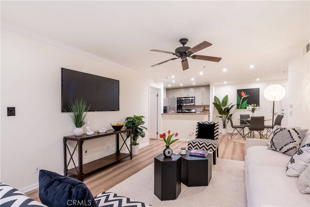 Los Angeles, CA 90046,7320 Hawthorn AVE #111