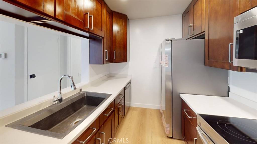 Encino, CA 91316,5460 White Oak AVE #D102