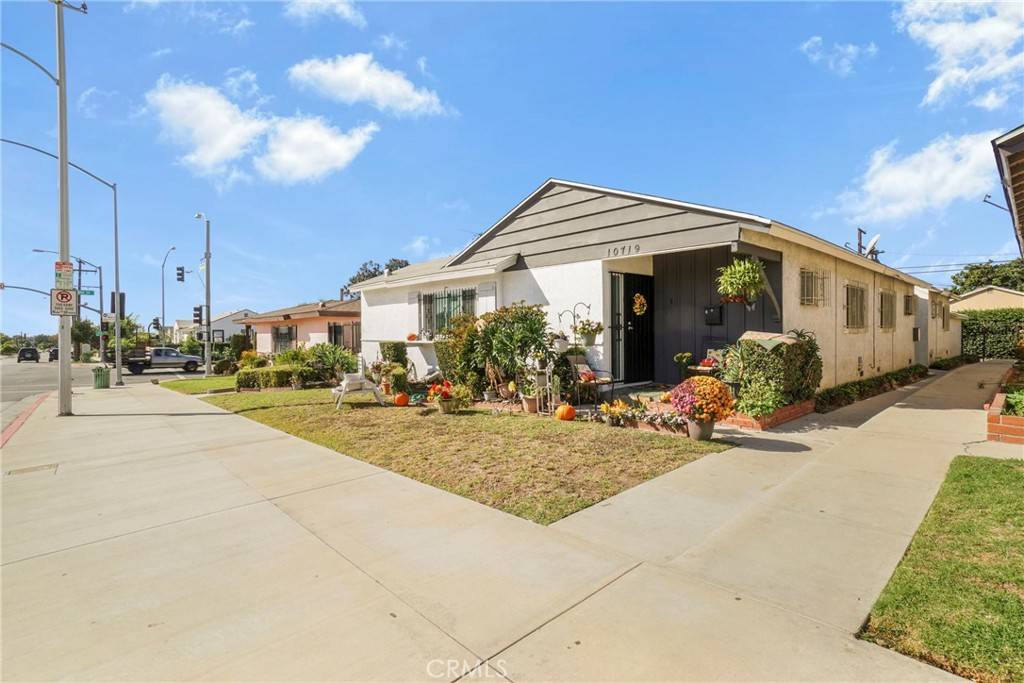 Inglewood, CA 90303,10719 S Van Ness AVE #3