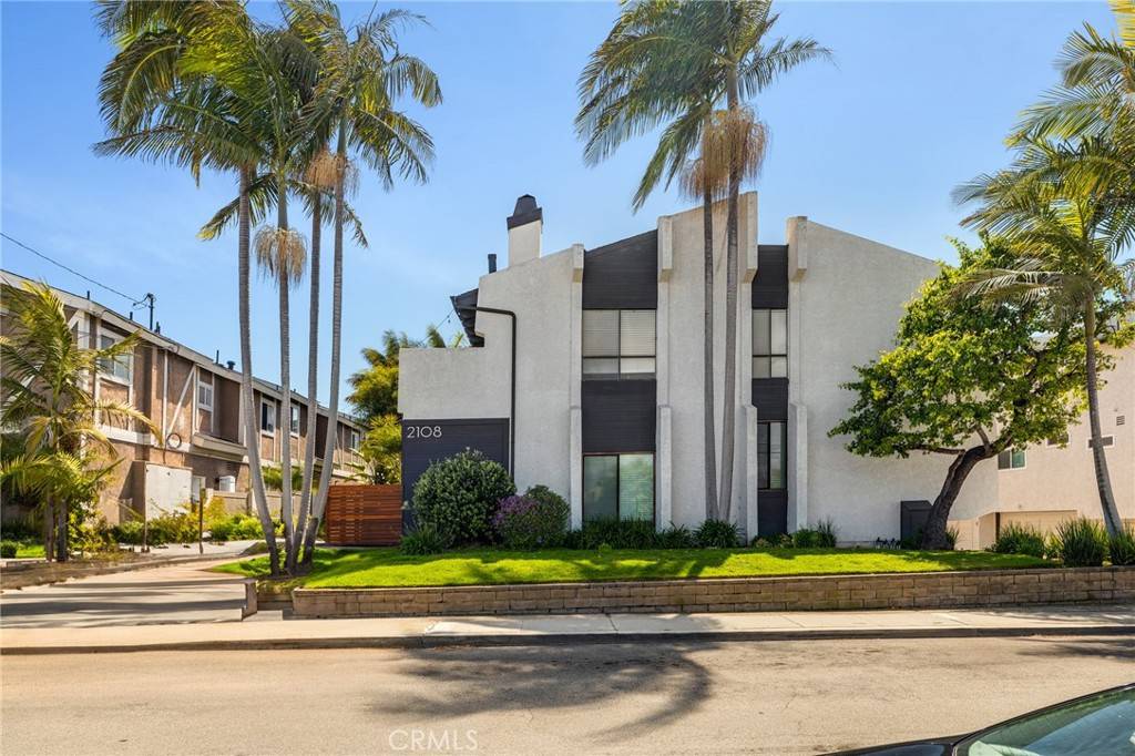 Redondo Beach, CA 90278,2108 Rockefeller LN #B