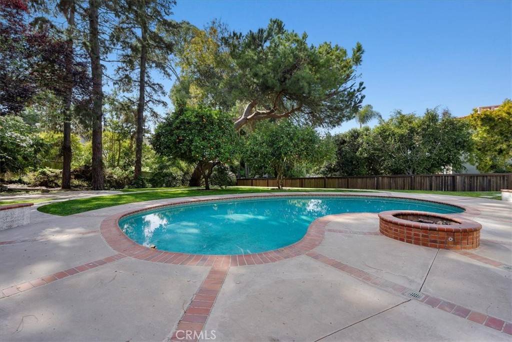 Palos Verdes Estates, CA 90274,1329 Via Gabriel