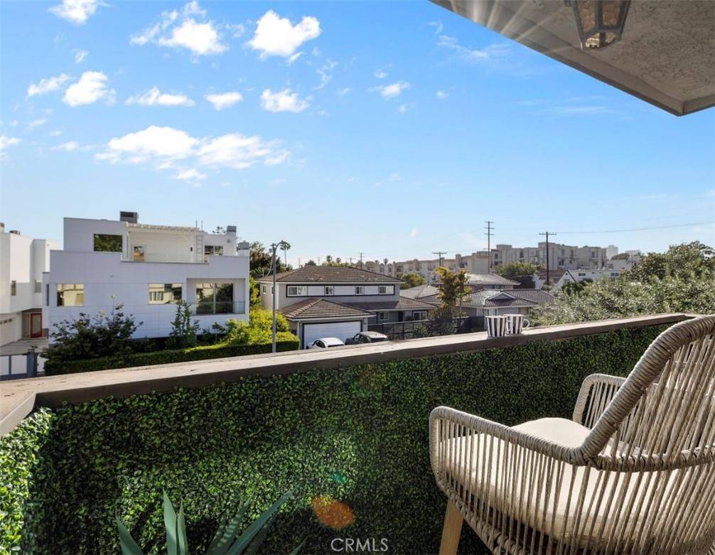 Los Angeles, CA 90025,1914 Corinth AVE #201
