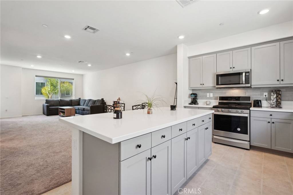 Gardena, CA 90247,14035 Zirconia LN #3