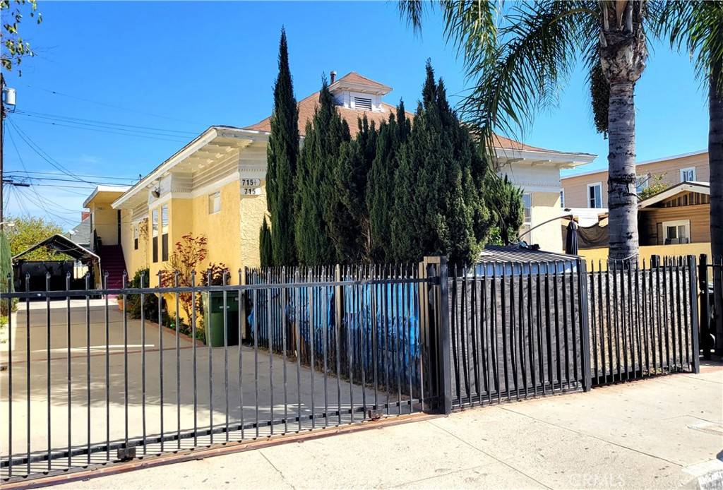 Los Angeles, CA 90011,717 E 24th ST