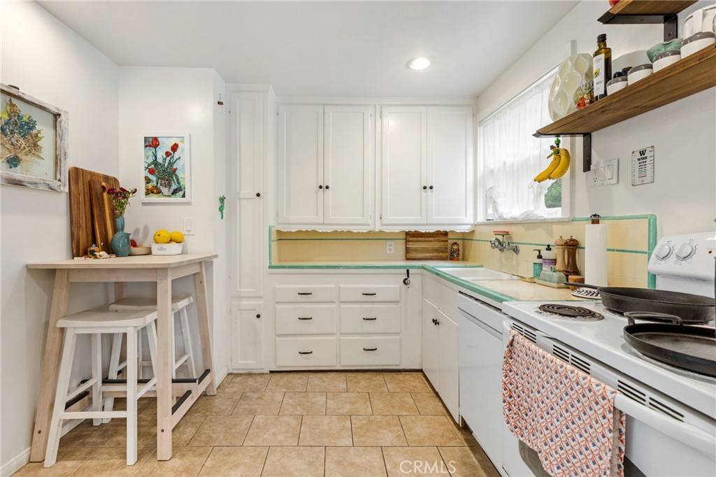 Hermosa Beach, CA 90254,2054 Palm DR