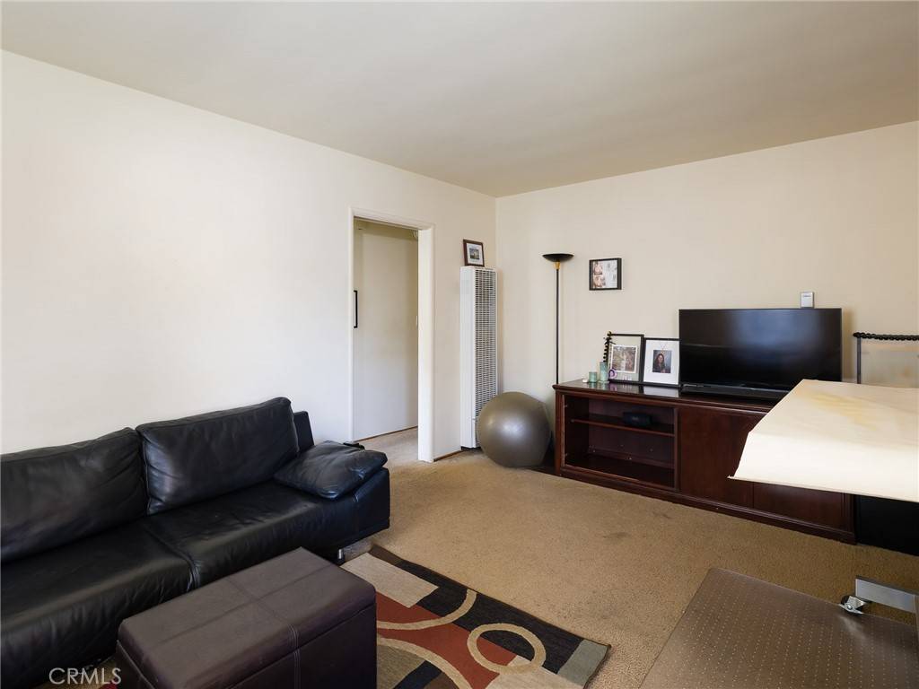 San Pedro, CA 90731,827 W 10th ST
