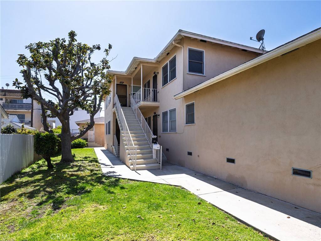 San Pedro, CA 90731,827 W 10th ST
