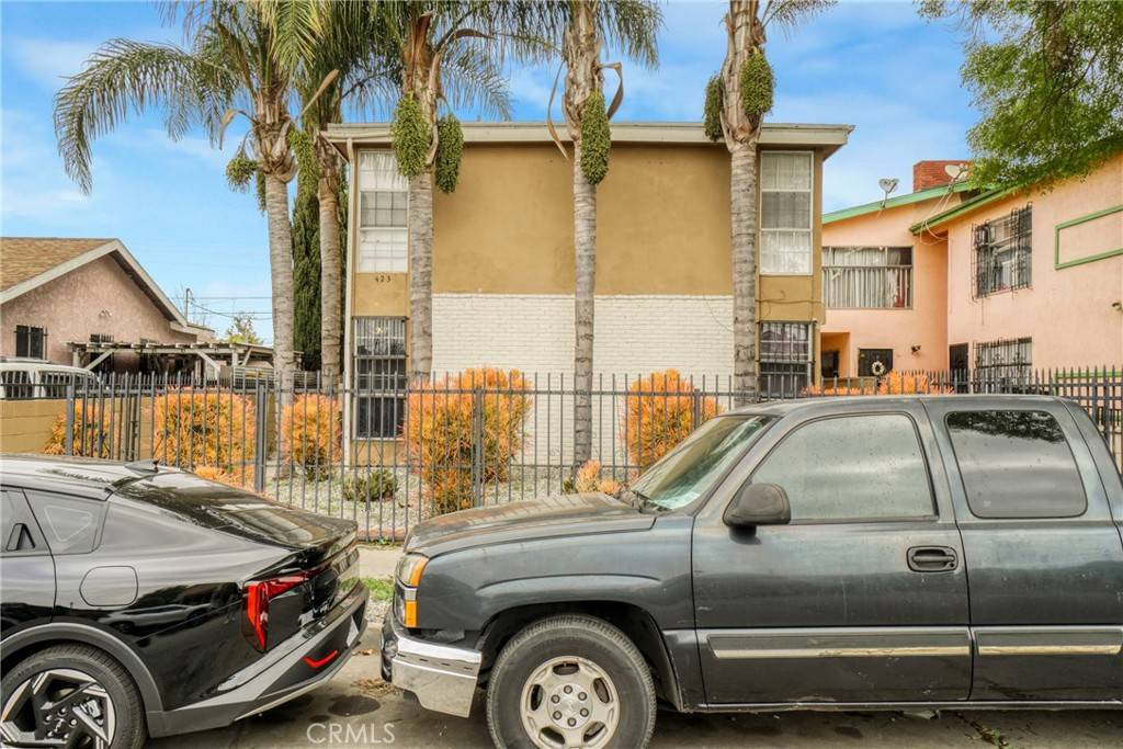 Los Angeles, CA 90003,423 E 82nd ST