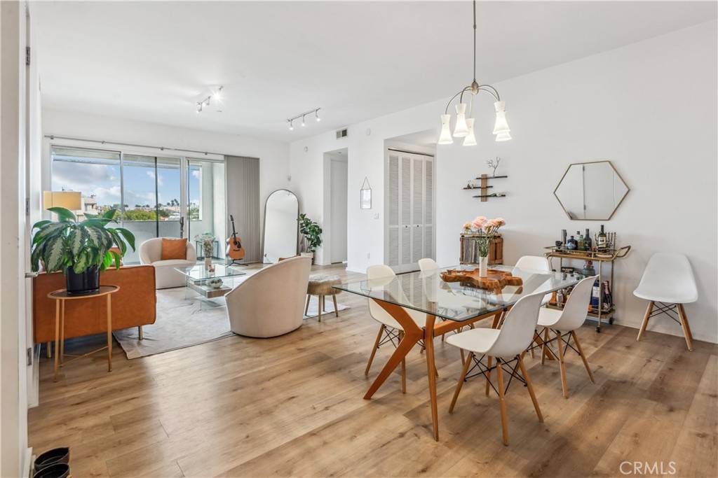 Los Angeles, CA 90066,12411 Pacific AVE #305