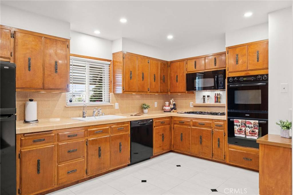 Hawthorne, CA 90250,5356 W 121st ST