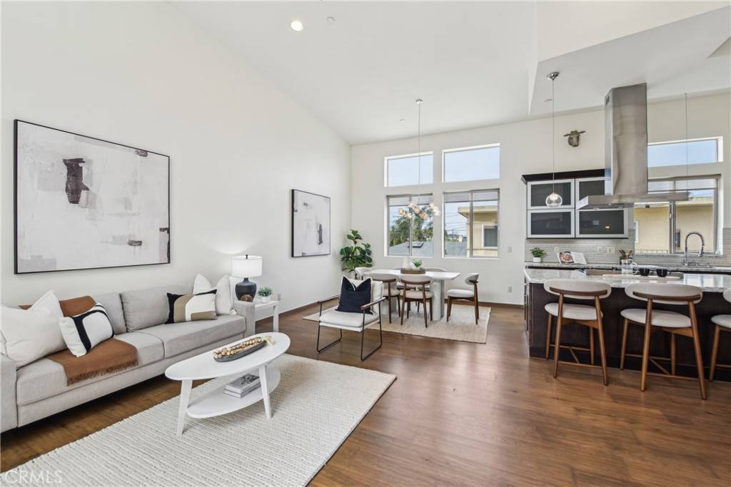 Redondo Beach, CA 90278,2205 Rockefeller LN #B