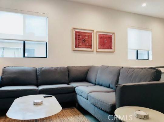 Los Angeles, CA 90016,2301 S Cloverdale AVE #2