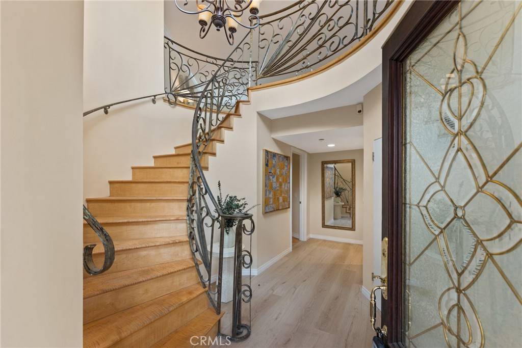 Los Angeles, CA 90049,1177 Wellesley AVE #201