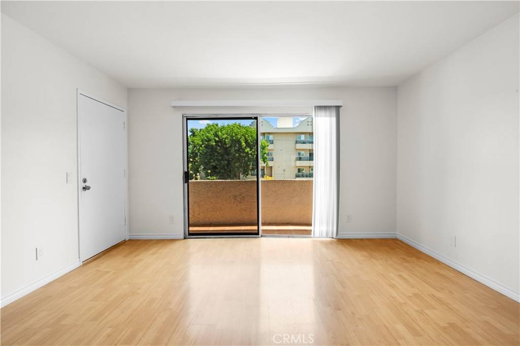 Sherman Oaks, CA 91423,5055 Coldwater Canyon AVE #105