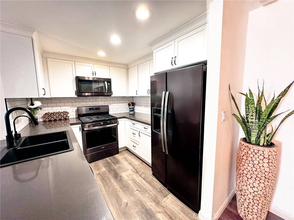 Van Nuys, CA 91406,15511 Sherman WAY #25