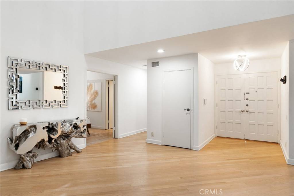 West Hollywood, CA 90069,1447 N Kings RD