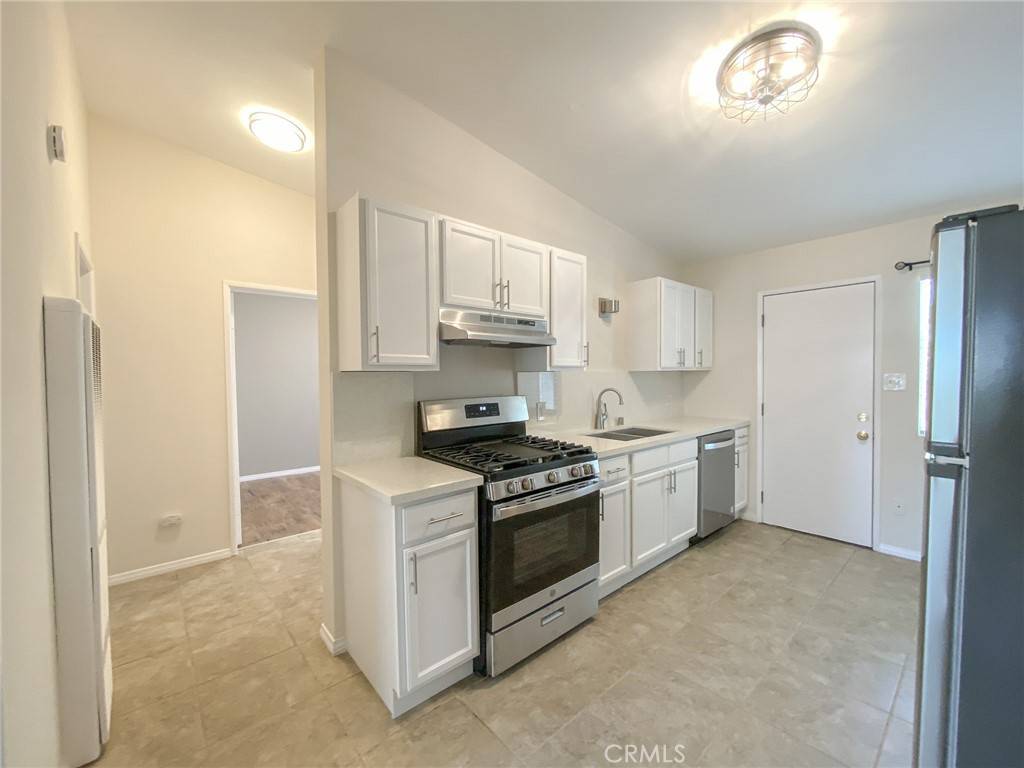 Redondo Beach, CA 90278,2204 Carnegie LN