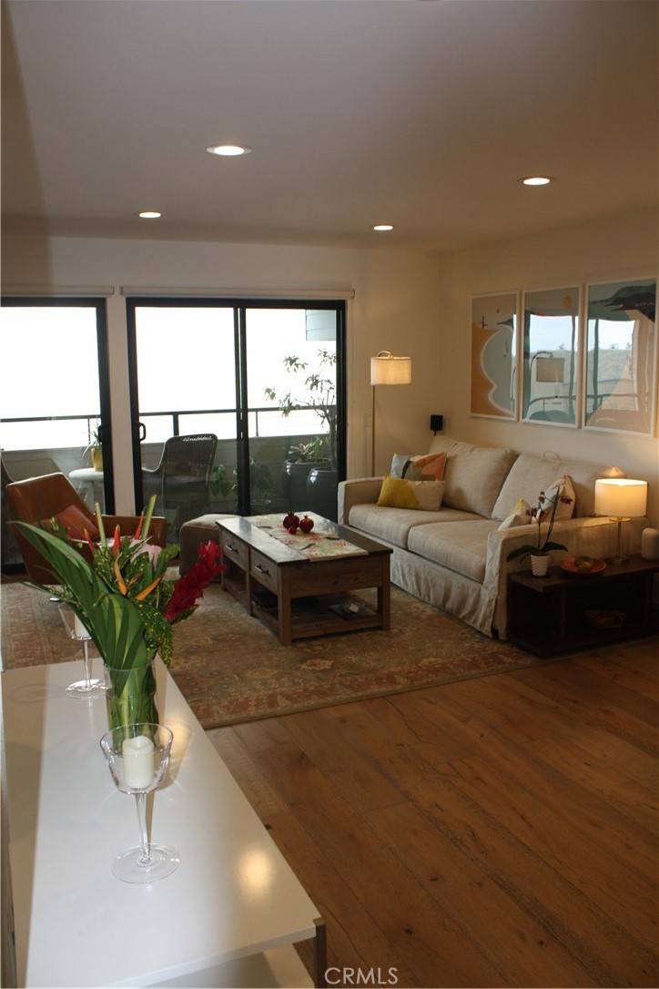 Redondo Beach, CA 90277,439 Camino De Las Colinas