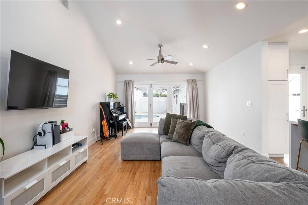 Lakewood, CA 90712,2523 Hardwick St