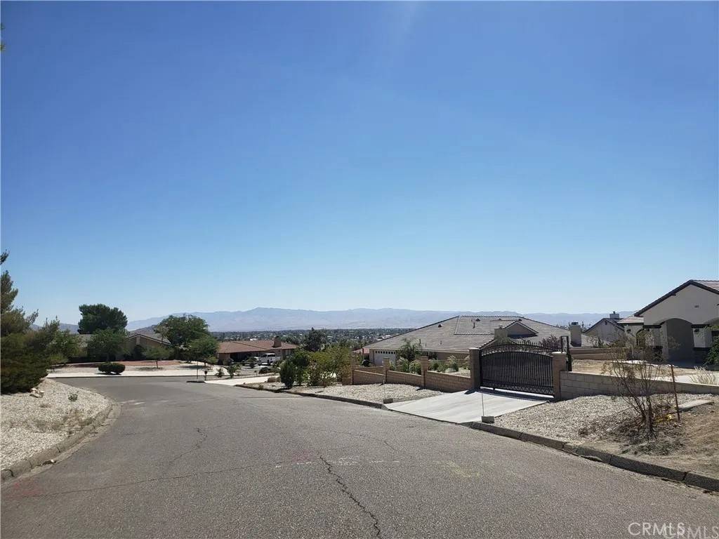 Apple Valley, CA 92307,16389 Viho CT