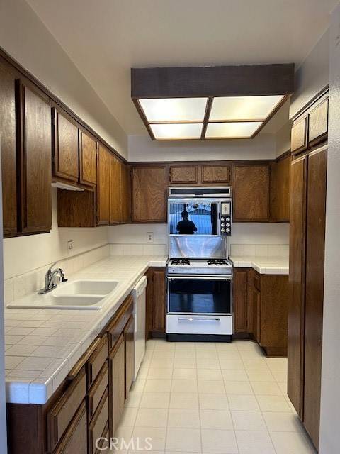 Carson, CA 90746,849 E Victoria ST #105
