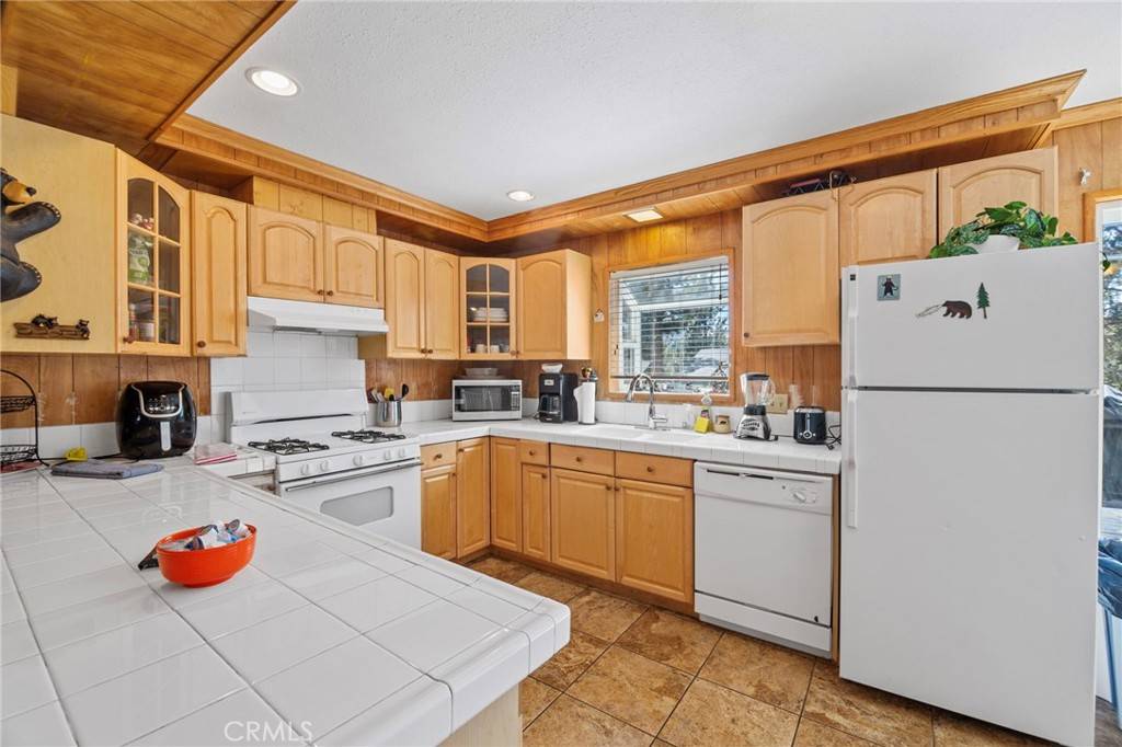Big Bear City, CA 92314,366 Curly DR